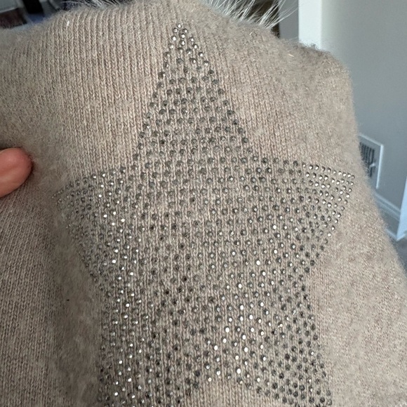 Super soft wool beanie with real fur Pom-Pom and studded shiny star accent - Picture 9 of 12